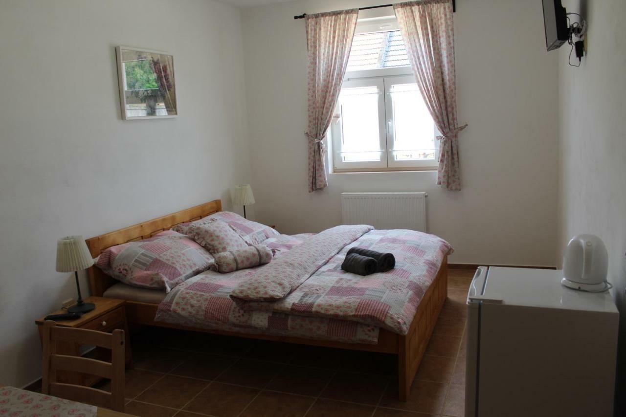 Ubytovani Ve Stodole Stráž nad Nežárkou Exterior foto